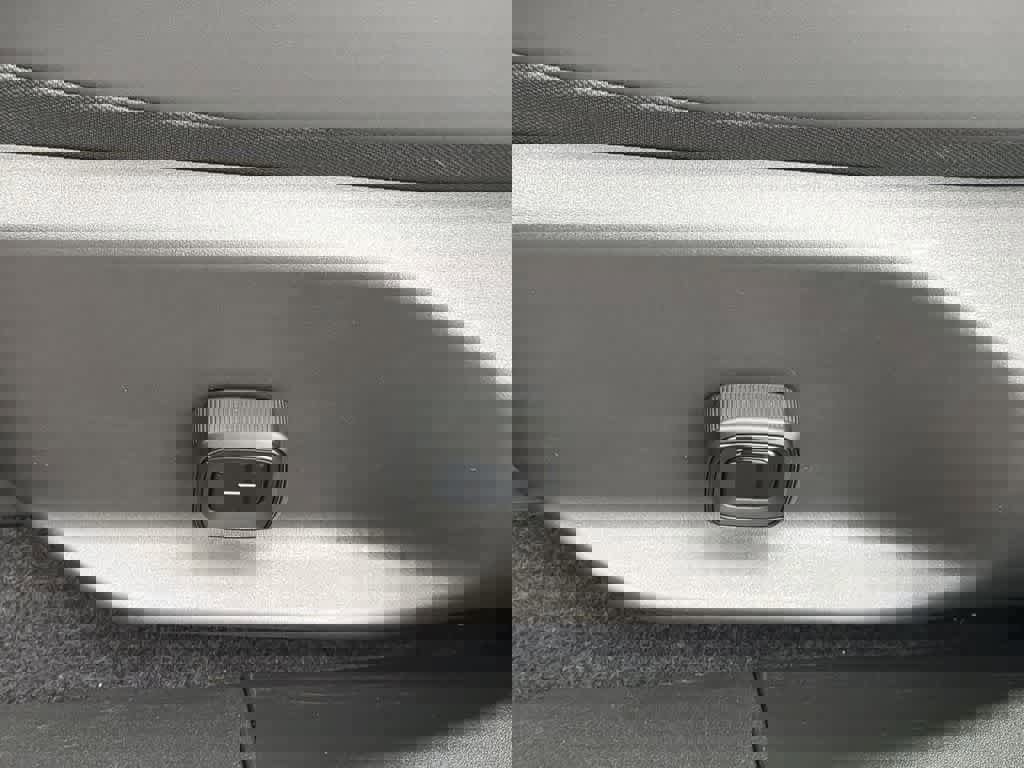 Used 2025 Volvo EX30 Plus w/ Protection Package Premier image 16