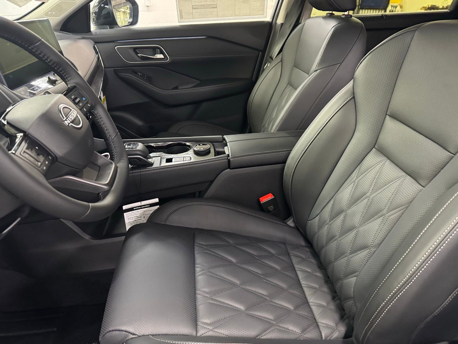 New 2025 Nissan Rogue Platinum w/ Tech Package image 10