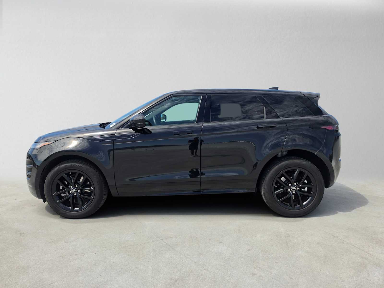 Used 2024 Land Rover Range Rover Evoque Dynamic SE AWD/4WD image 2