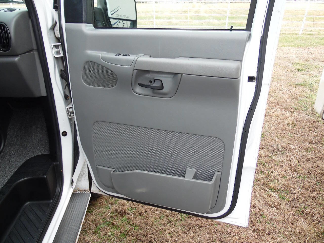 Used 2004 Ford E-250 and Econoline 250 Extended image 31