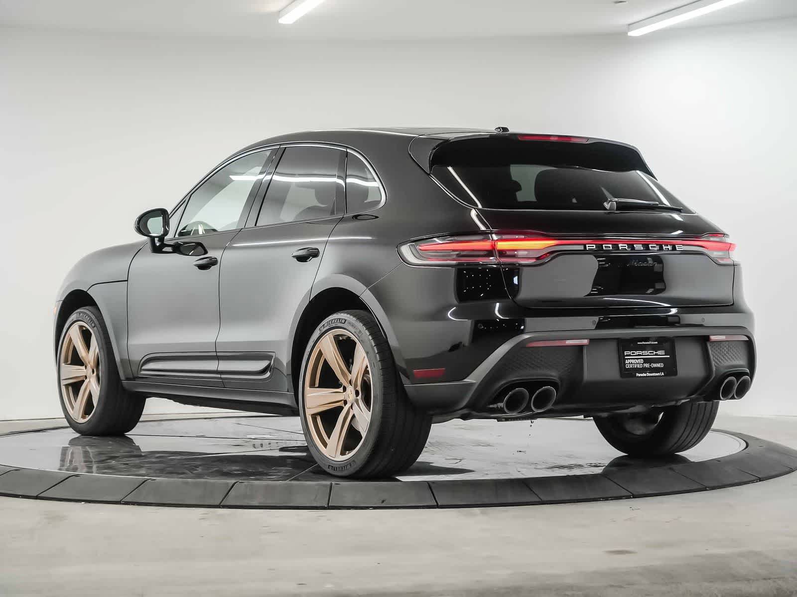 Certified 2023 Porsche Macan AWD/4WD image 3