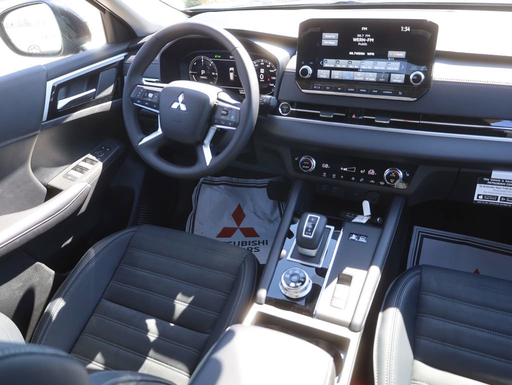 New 2025 Mitsubishi Outlander SE image 18