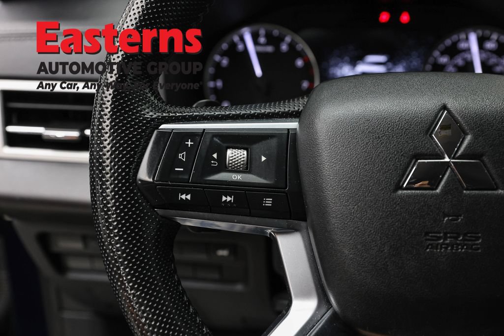 Used 2023 Mitsubishi Outlander SE AWD/4WD image 15