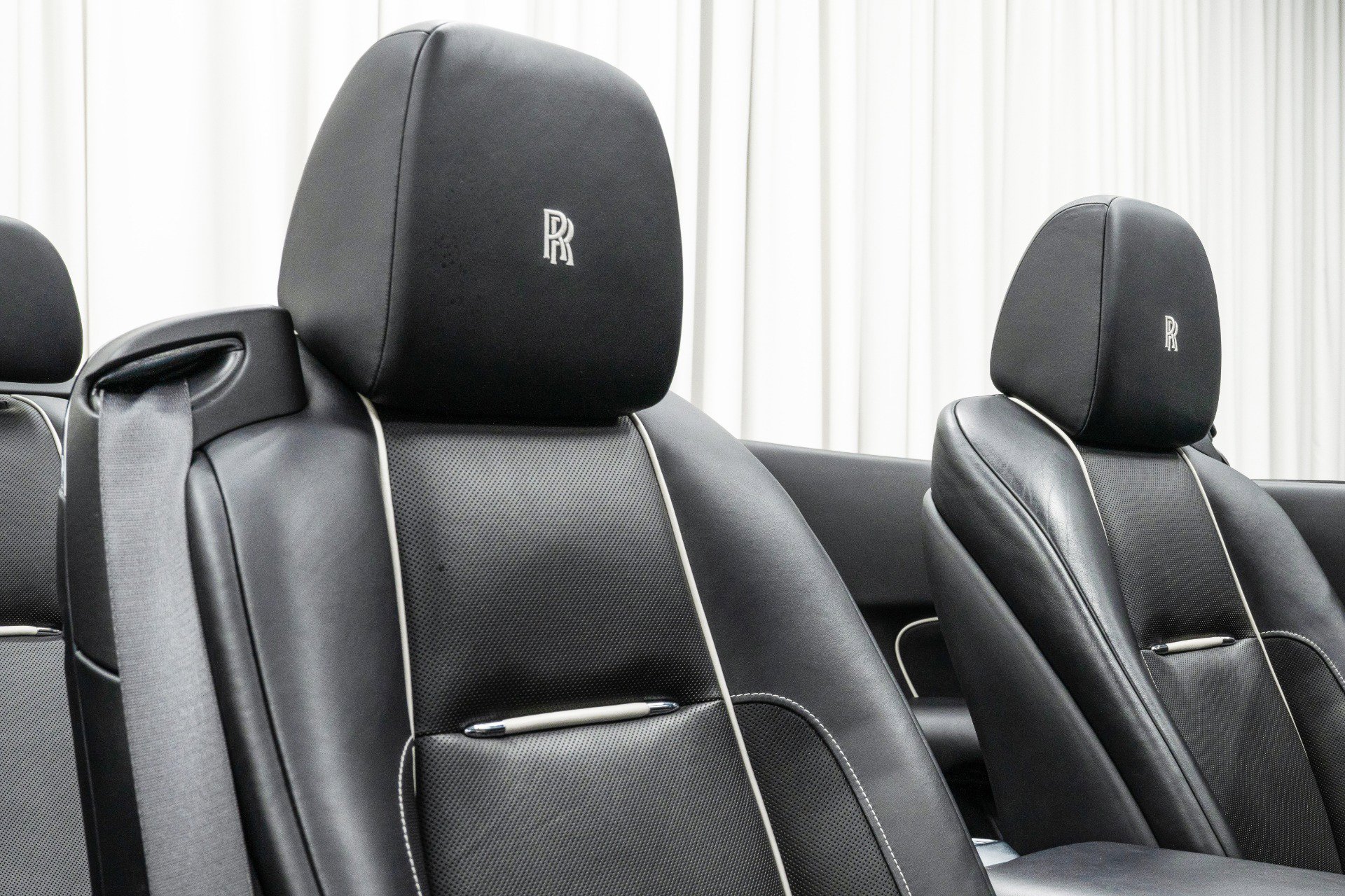 Used 2017 Rolls-Royce Dawn image 21