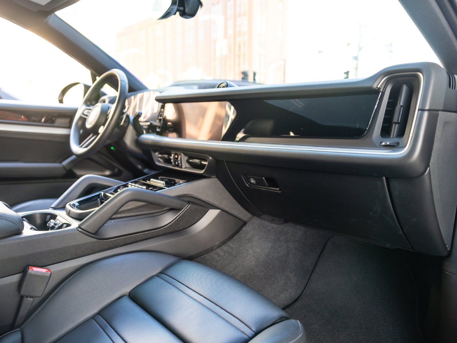 Certified 2024 Porsche Cayenne Coupe AWD/4WD image 36