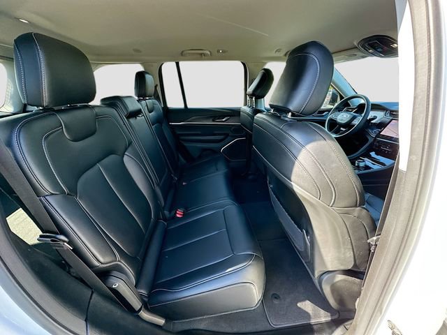Used 2023 Jeep Grand Cherokee Limited image 28