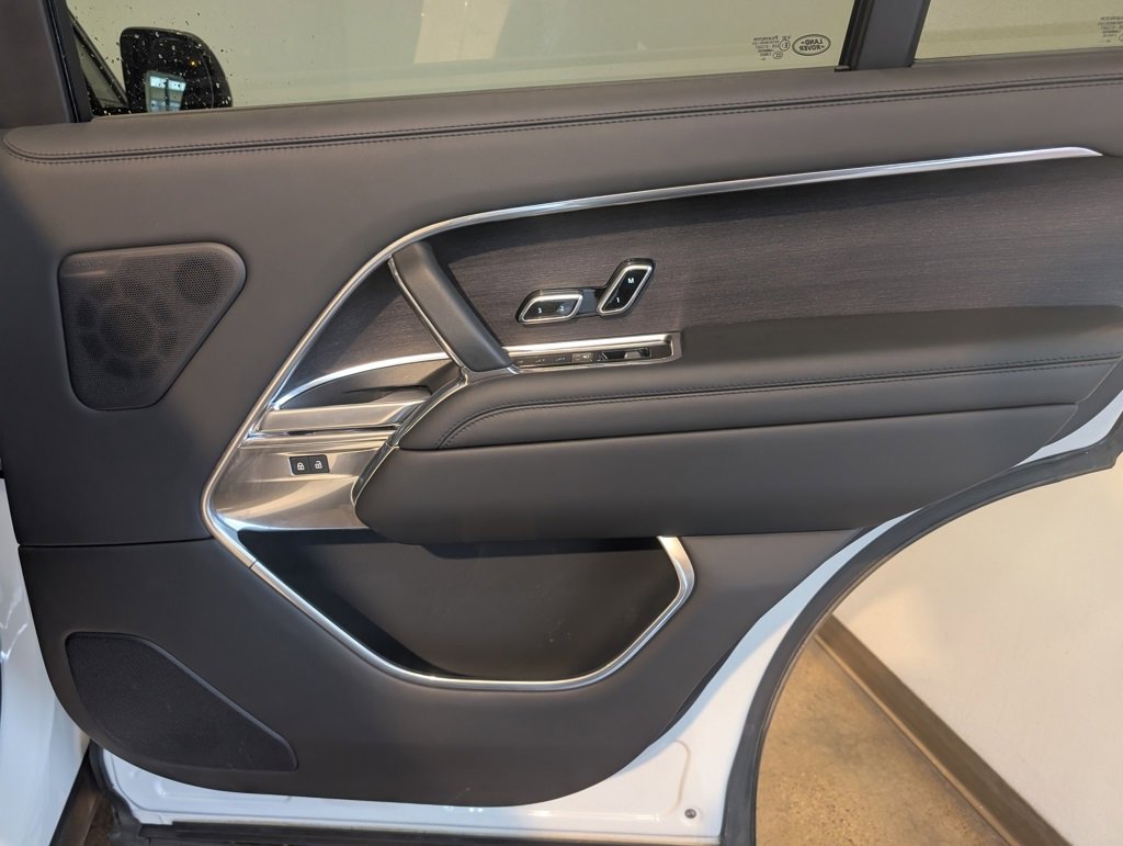 Used 2025 Land Rover Range Rover Long Wheelbase SE image 30