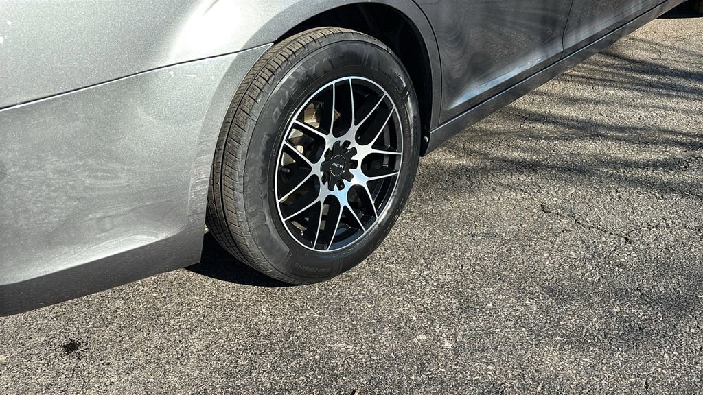 Used 2011 Chrysler 300 Limited image 8