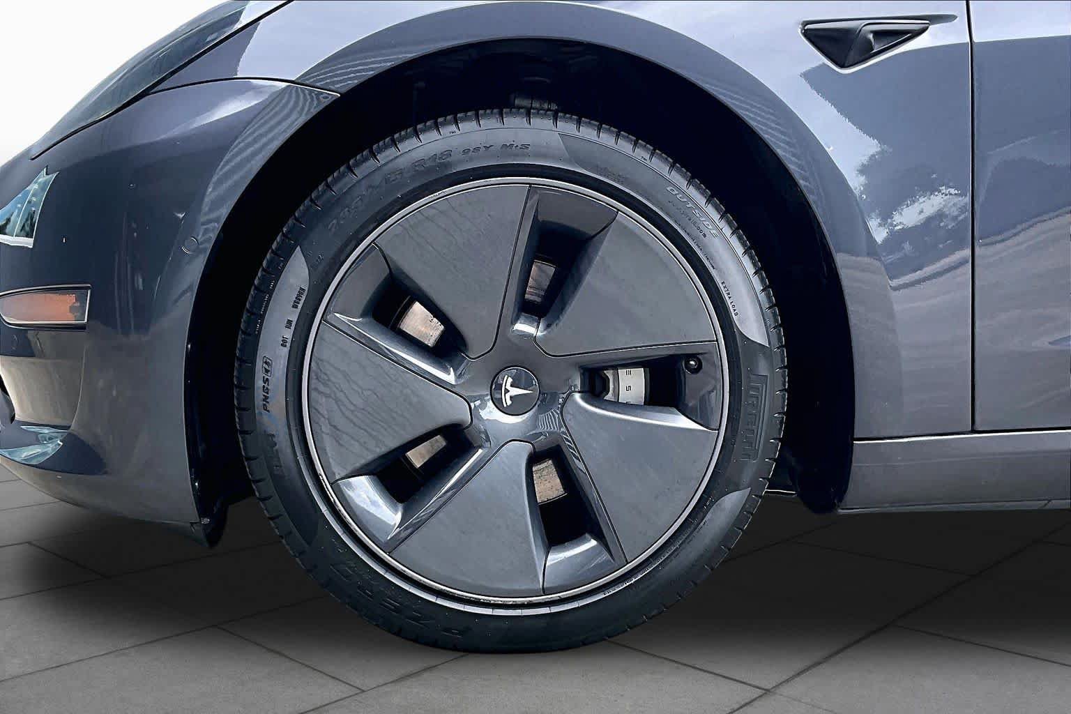 Used 2021 Tesla Model 3 Standard Range Plus RWD image 9
