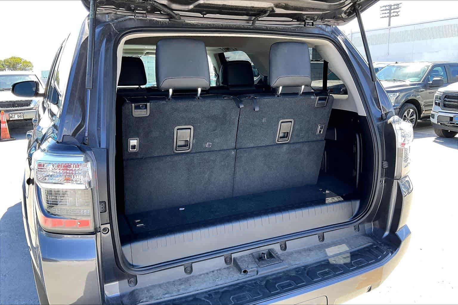 Used 2021 Toyota 4Runner SR5 Premium w/ Moonroof Package AWD/4WD image 18