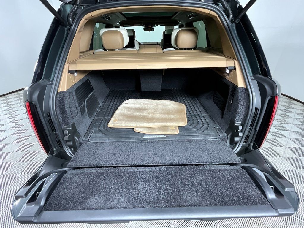 Used 2025 Land Rover Range Rover SV image 27