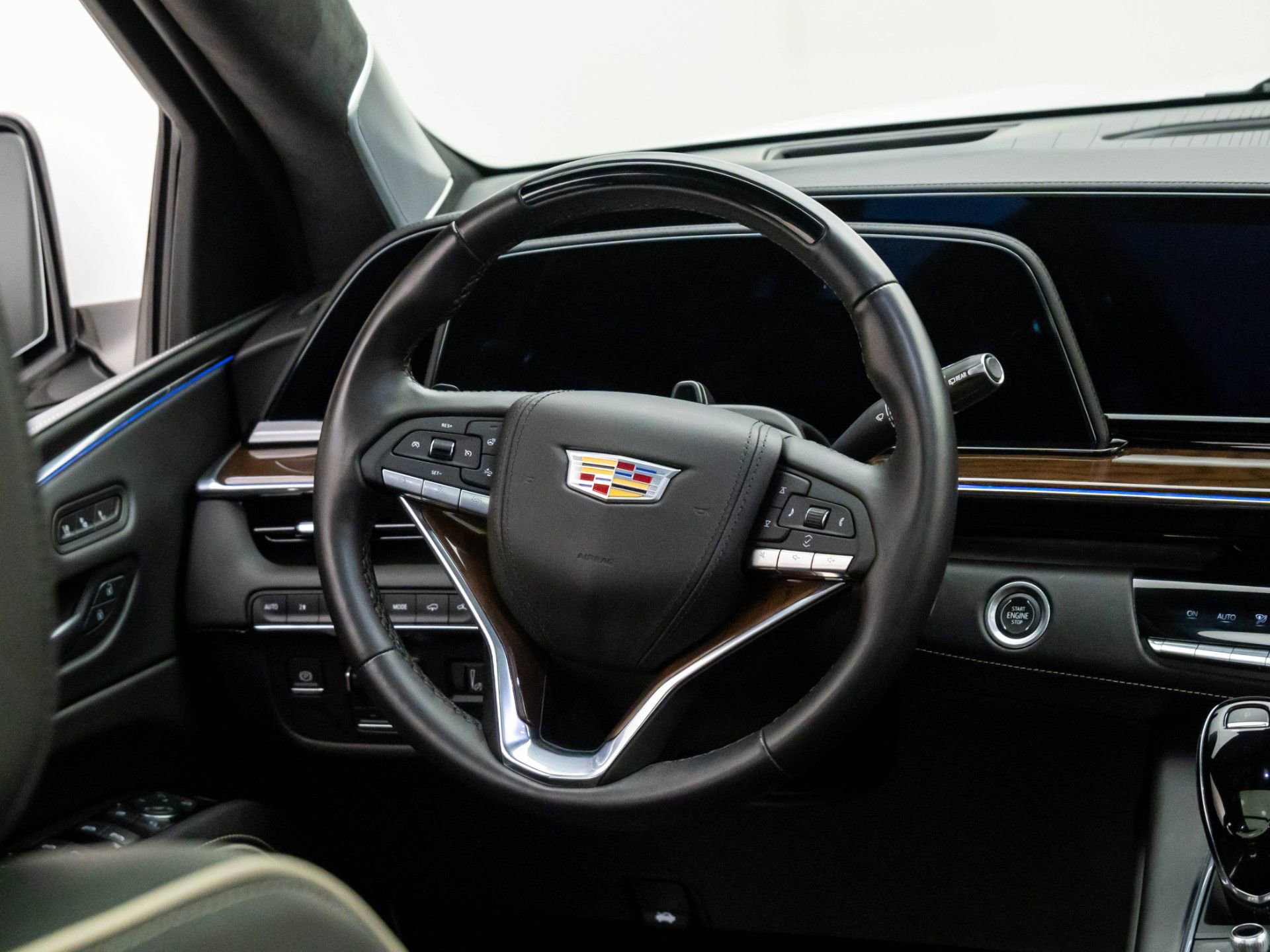 Certified 2024 Cadillac Escalade ESV Premium Luxury Platinum w/ Heavy-Duty Trailer Package image 13