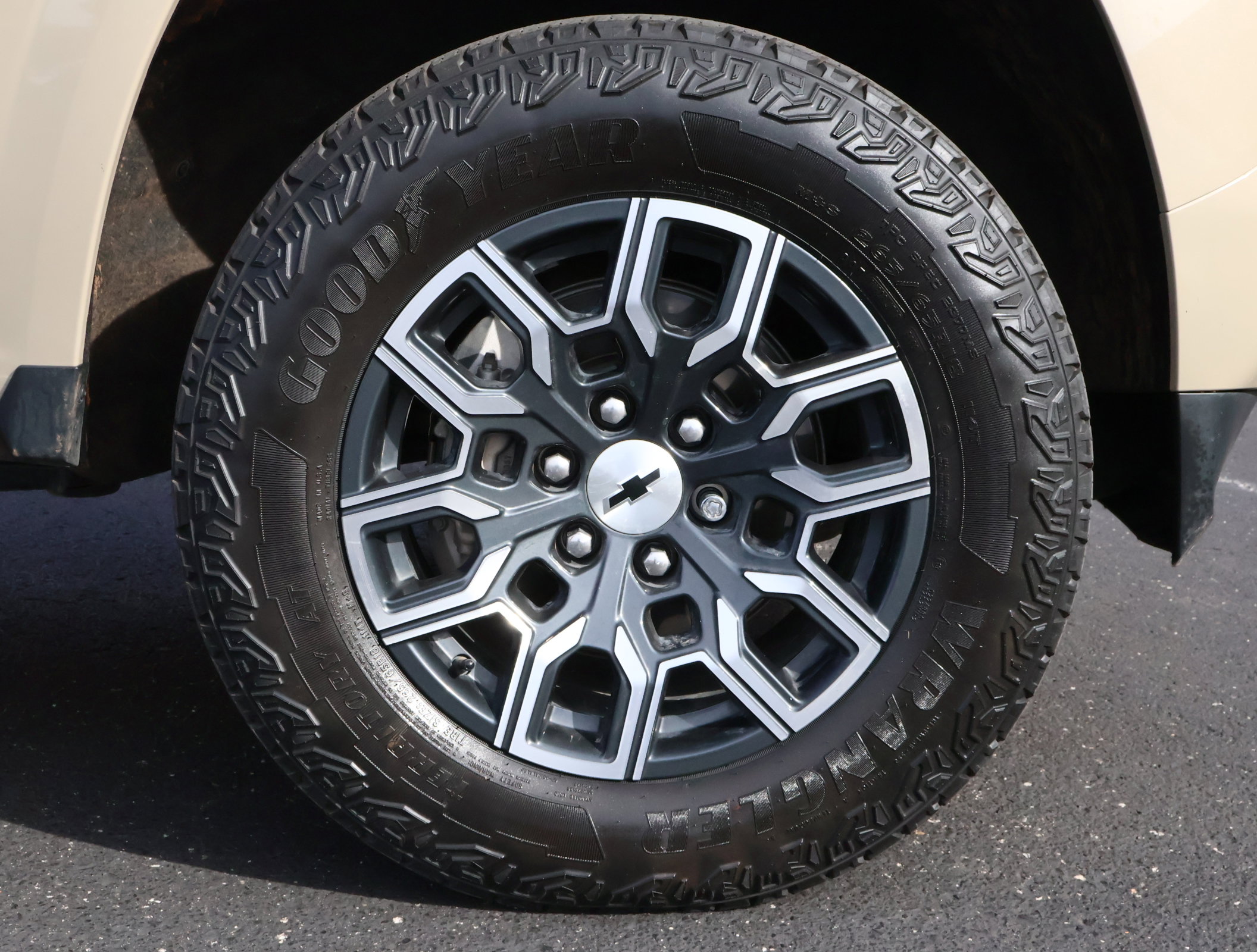 Used 2024 Chevrolet Colorado Z71 w/ Z71 Convenience Package 2 image 23