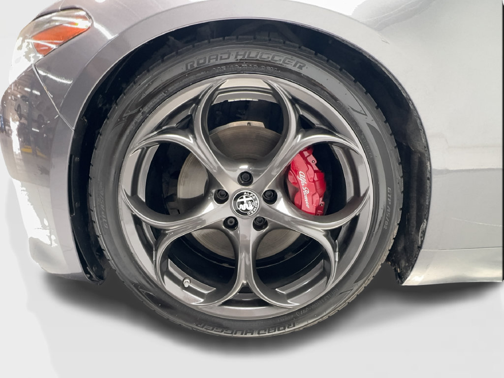 Used 2019 Alfa Romeo Giulia w/ Quick Order Package 22K Sport RWD image 12