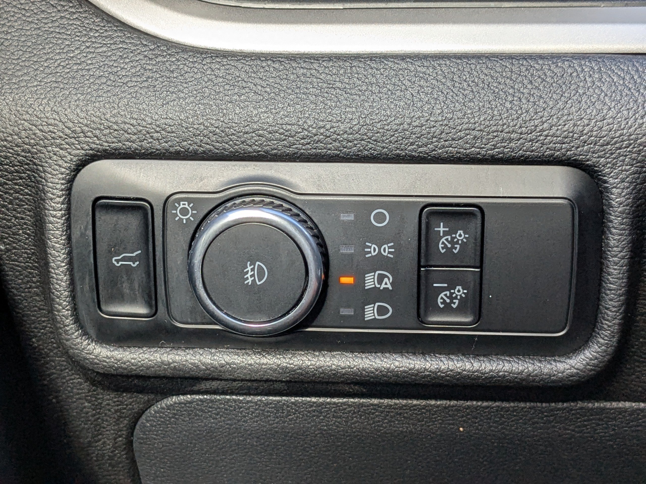 Certified 2024 Ford Explorer XLT w/ Equipment Group 202A AWD/4WD image 27