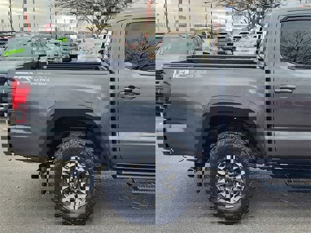 Used 2018 Toyota Tacoma TRD Off-Road image 4