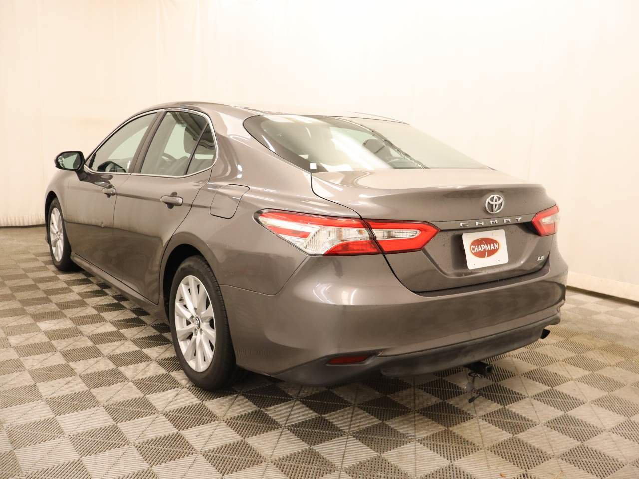 Used 2018 Toyota Camry LE FWD image 3