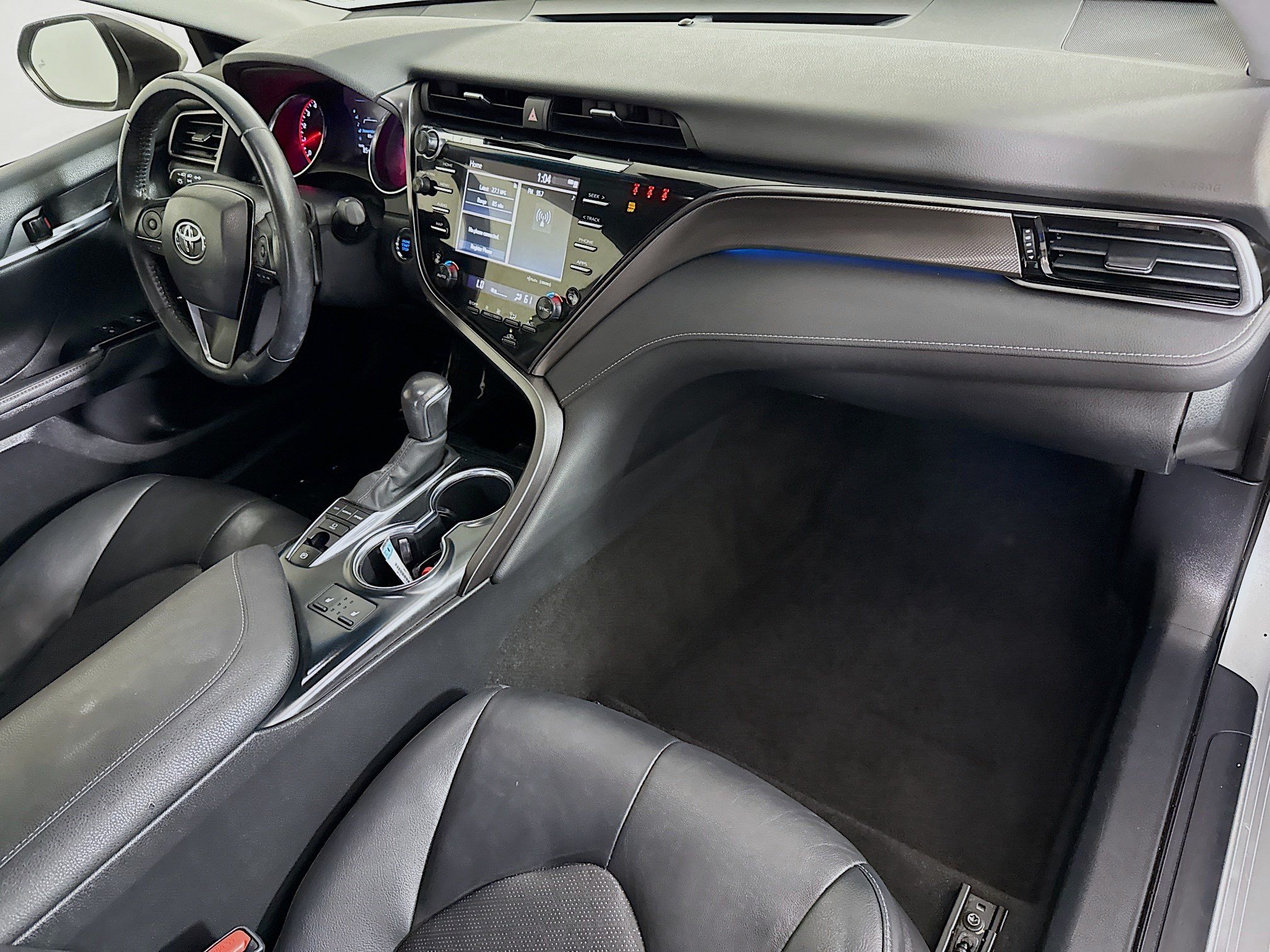 Used 2020 Toyota Camry XSE FWD image 30