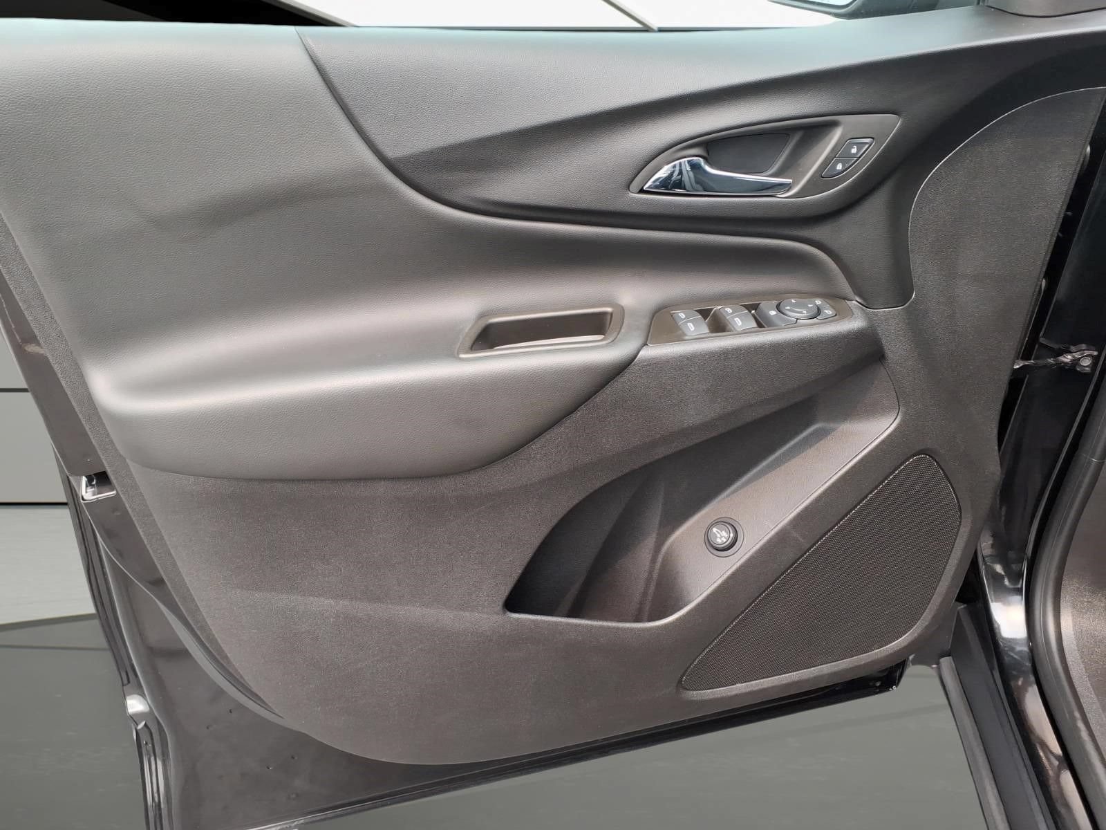 Certified 2024 Chevrolet Equinox LT w/ LPO, Floor Liner Package FWD image 8