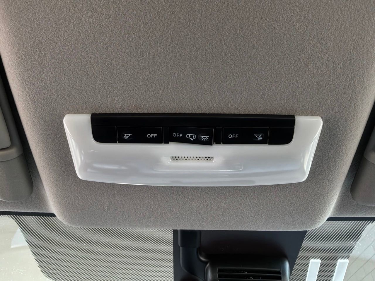 Used 2025 Nissan Versa SV FWD image 16