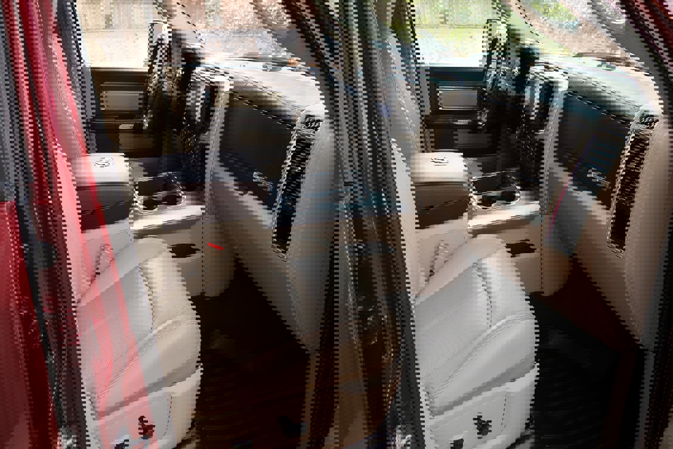 Used 2018 RAM 3500 Laramie image 39