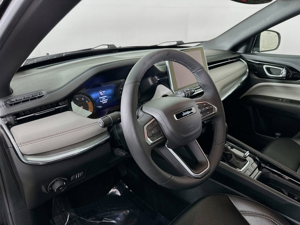 Used 2024 Jeep Compass Limited image 14