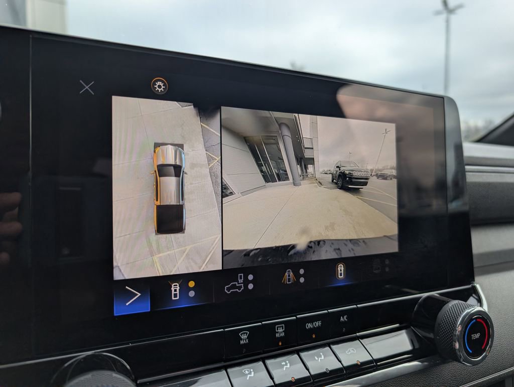 Used 2024 Chevrolet Colorado Trail Boss w/ Technology Package image 25