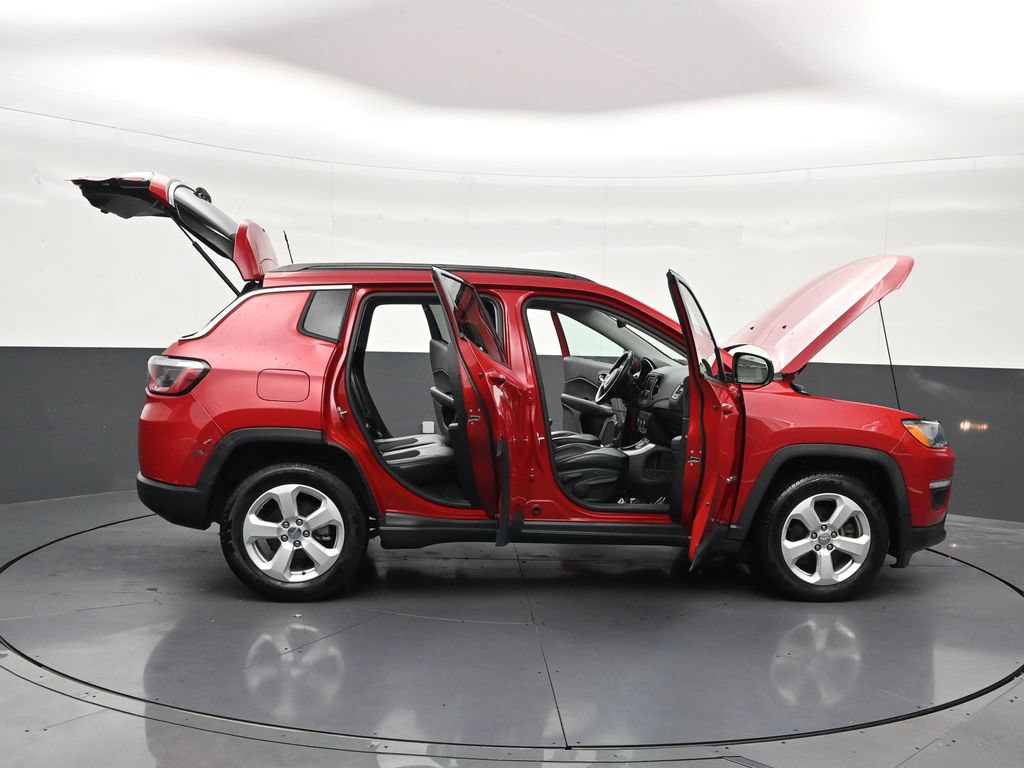 Used 2018 Jeep Compass Latitude FWD image 32