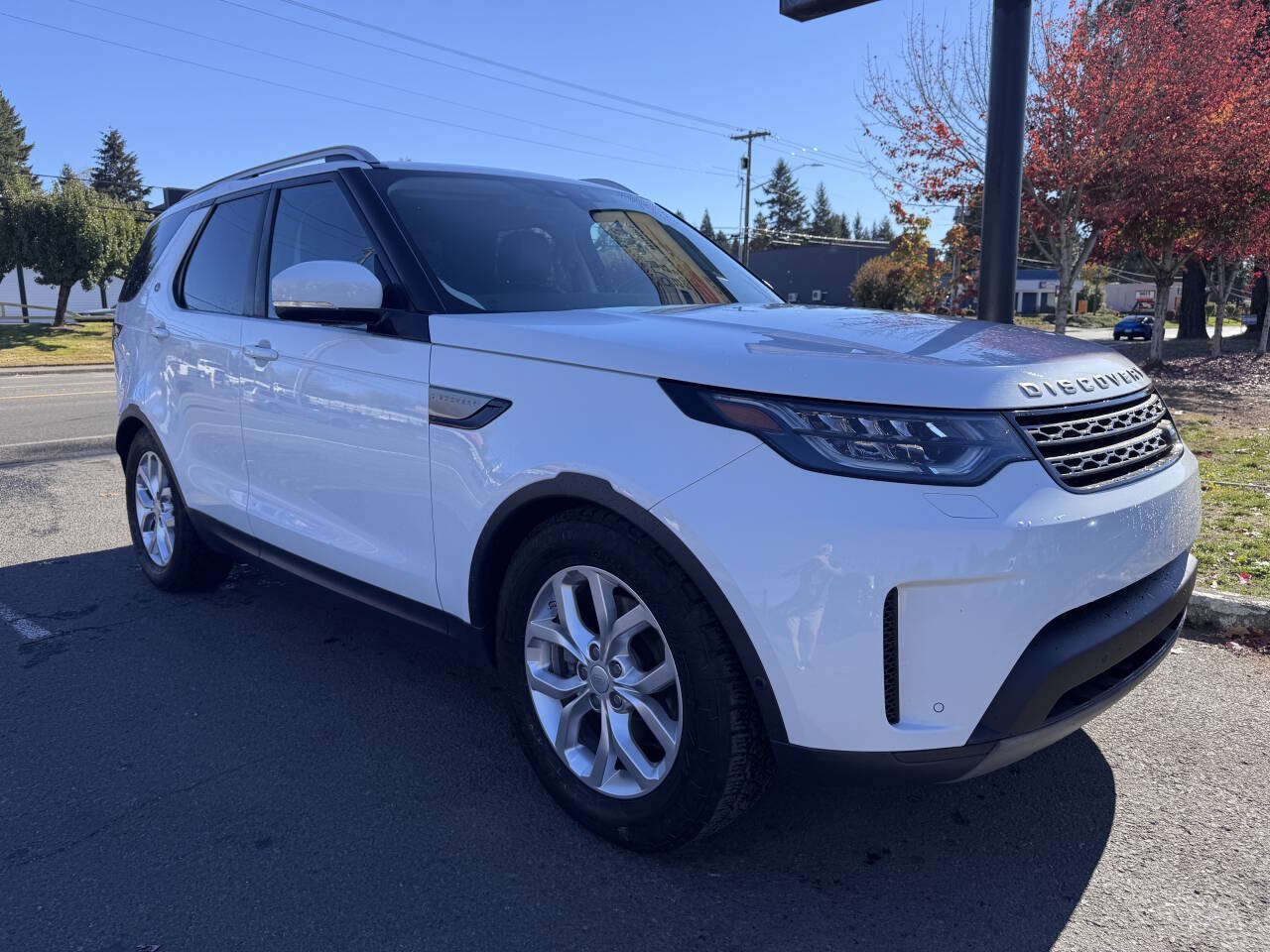 Used 2019 Land Rover Discovery SE AWD/4WD image 3