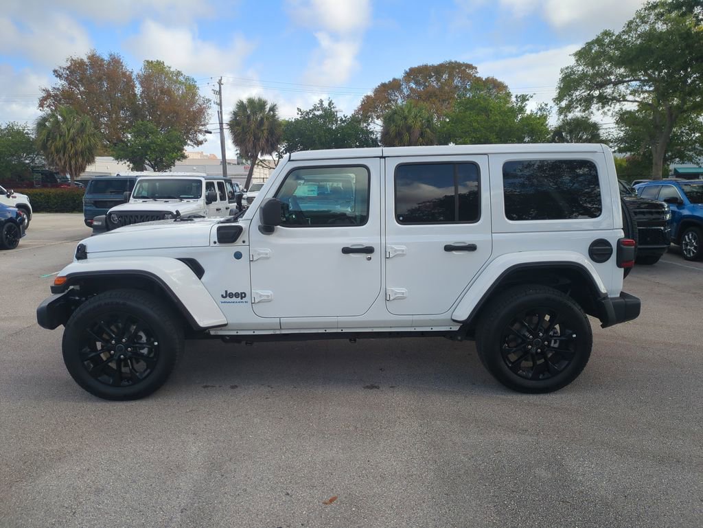 Used 2025 Jeep Wrangler Unlimited Sahara w/ Safety Group AWD/4WD image 9