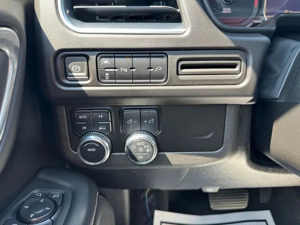 Used 2021 GMC Yukon SLT w/ SLT Premium Package AWD/4WD image 24