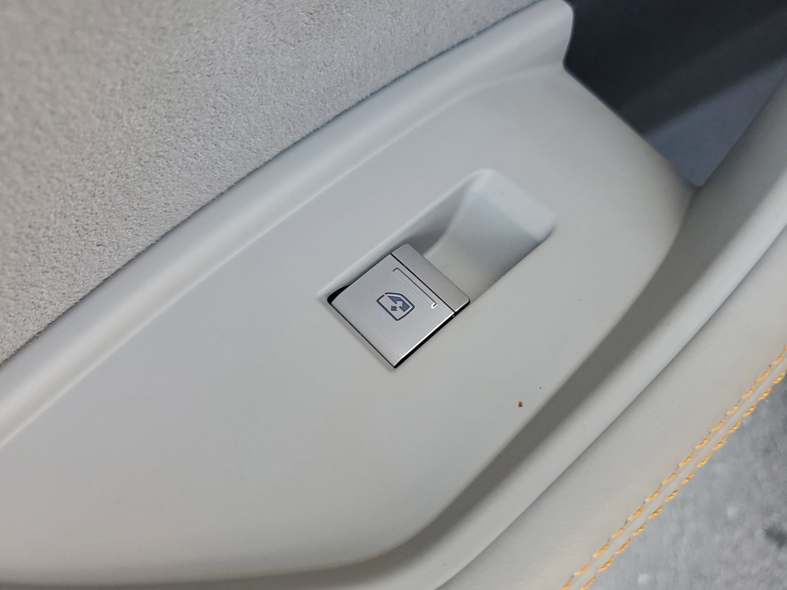 Used 2024 Audi Q8 e-tron Prestige w/ Prestige Package image 17