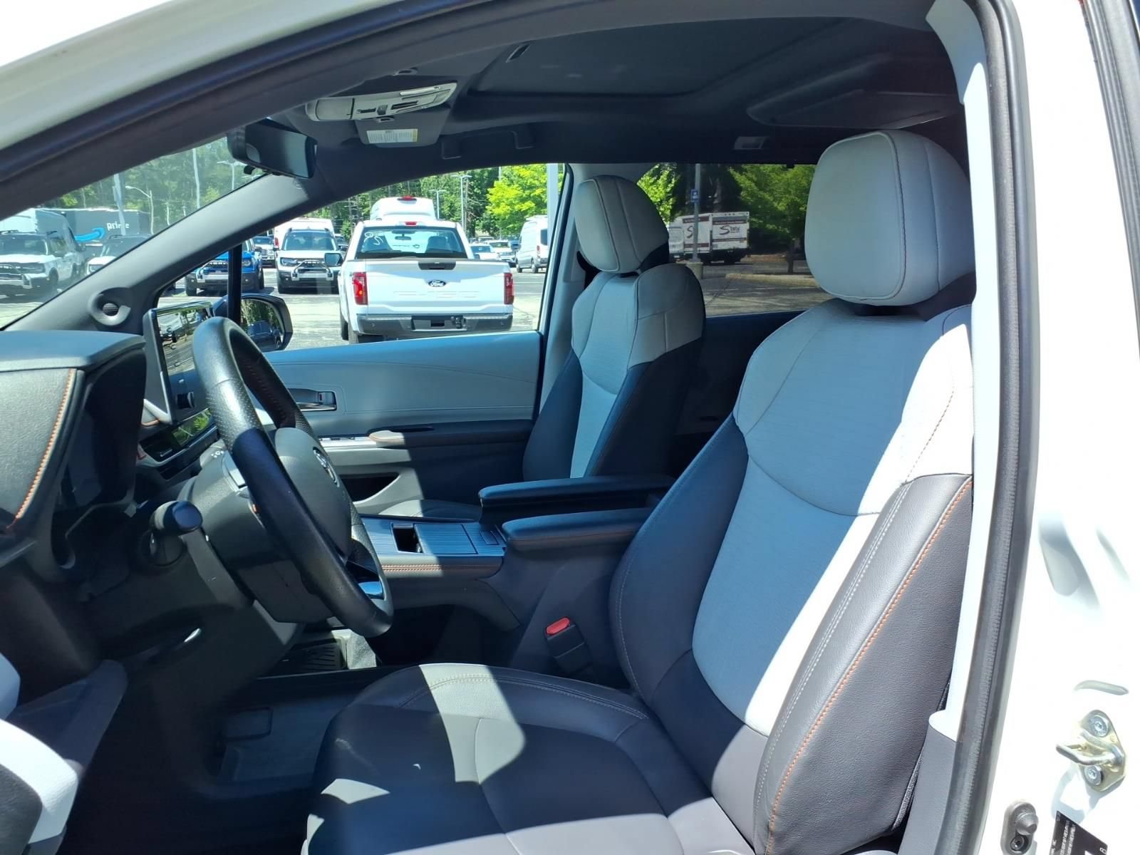 Used 2021 Toyota Sienna XSE AWD/4WD image 15