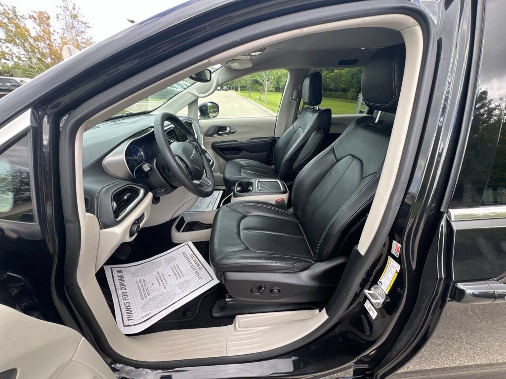 Used 2022 Chrysler Pacifica Touring-L FWD image 30