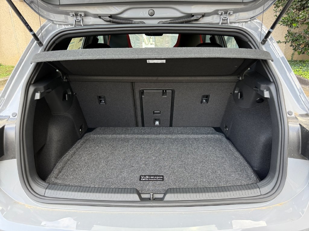 New 2026 Volkswagen GTI SE FWD image 26