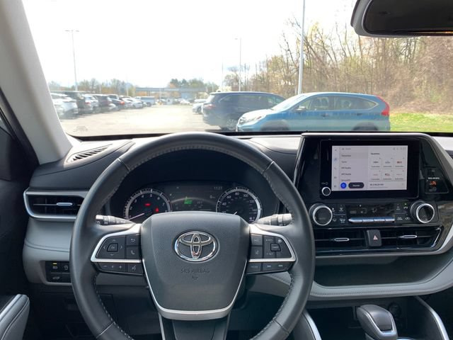 Used 2025 Toyota Highlander LE AWD/4WD image 18