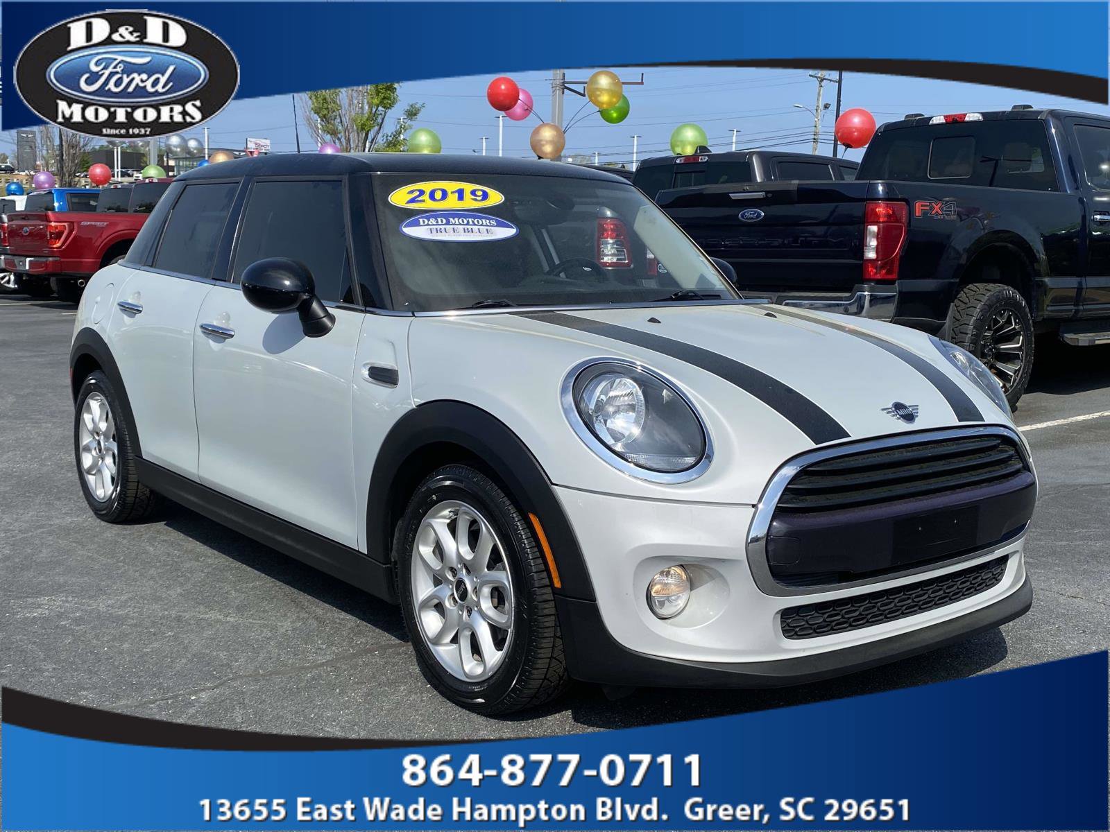 Used 2019 MINI Cooper 4-Door Hardtop w/ Signature Upholstery Package image 1