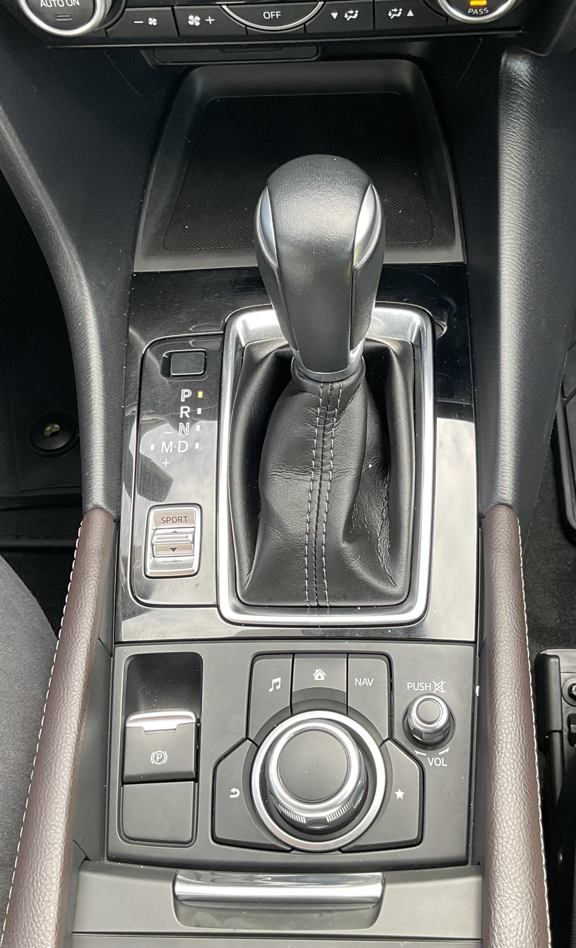Used 2018 MAZDA MAZDA3 Touring FWD image 23