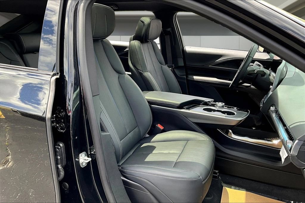 Certified 2024 Cadillac Lyriq Luxury AWD/4WD image 29