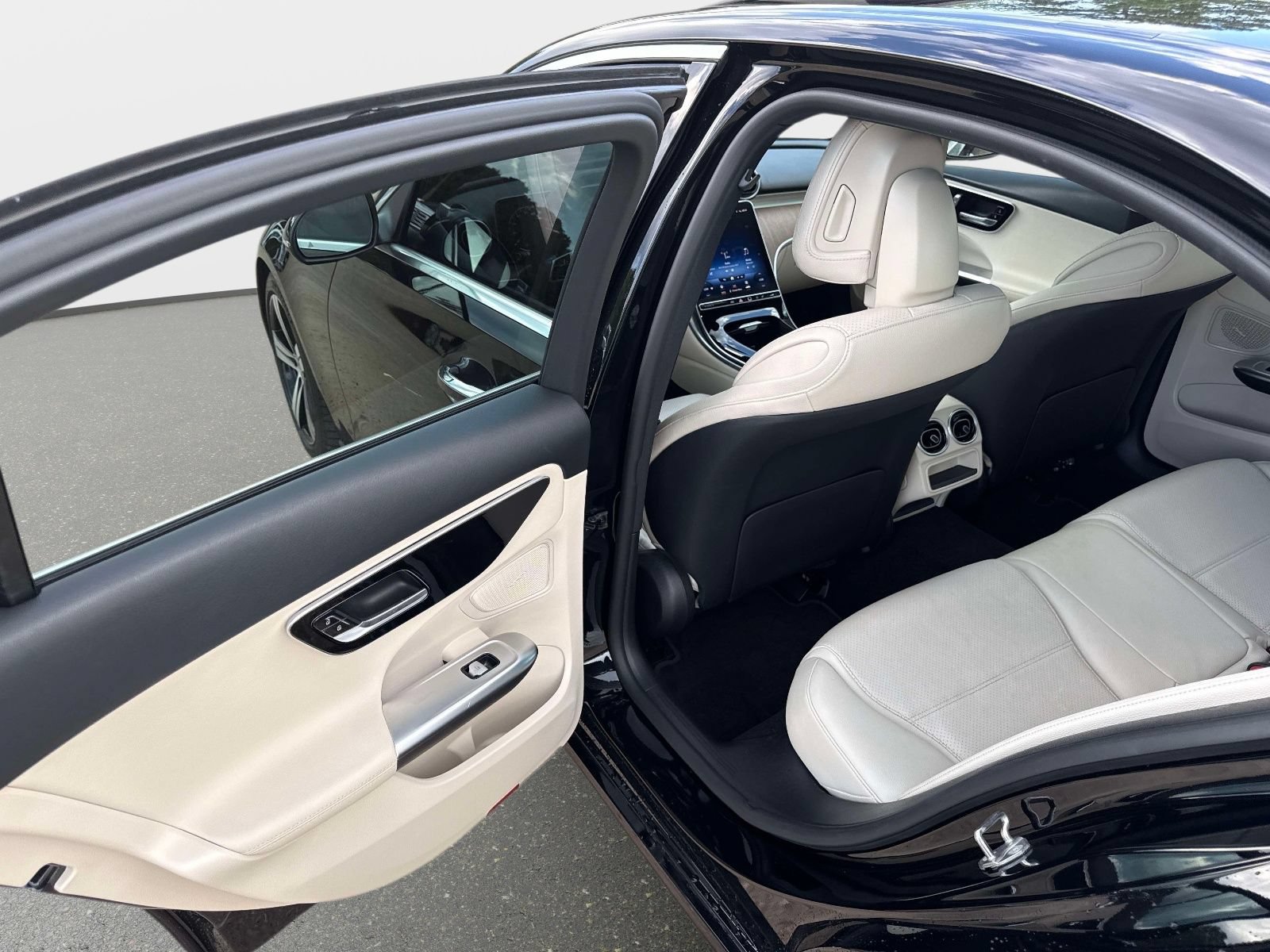 Used 2022 Mercedes-Benz C 300 Sedan image 10
