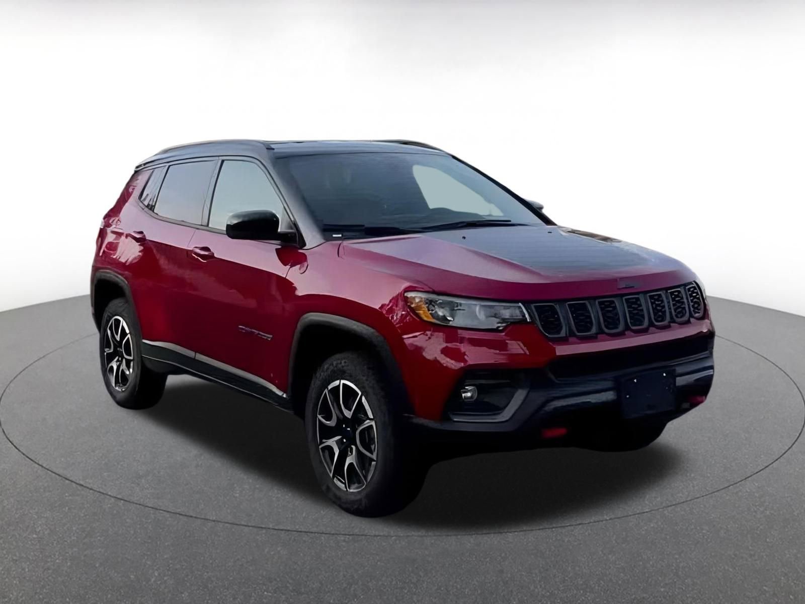 Used 2025 Jeep Compass Trailhawk image 3