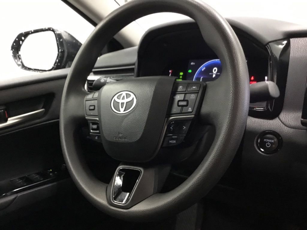 Used 2025 Toyota Camry SE FWD image 26