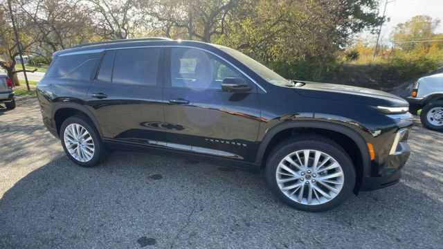 New 2026 Chevrolet Traverse LT w/ Driver Confidence Package AWD/4WD image 3