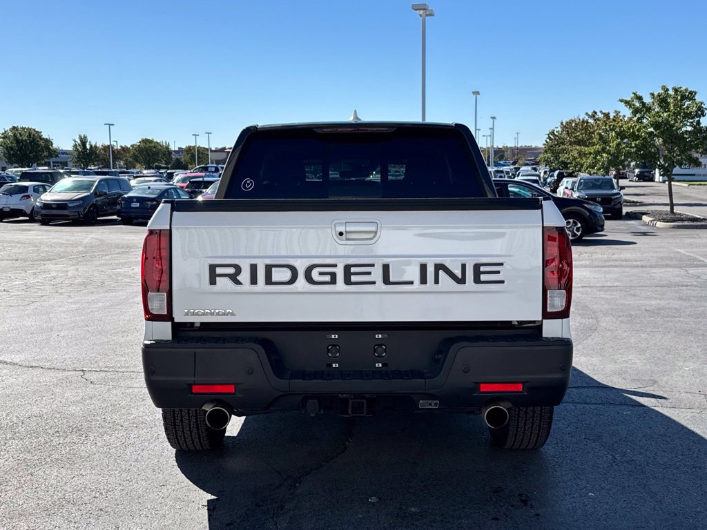 Used 2025 Honda Ridgeline Black Edition image 6