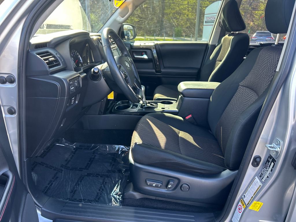 Used 2019 Toyota 4Runner TRD Off-Road AWD/4WD image 17