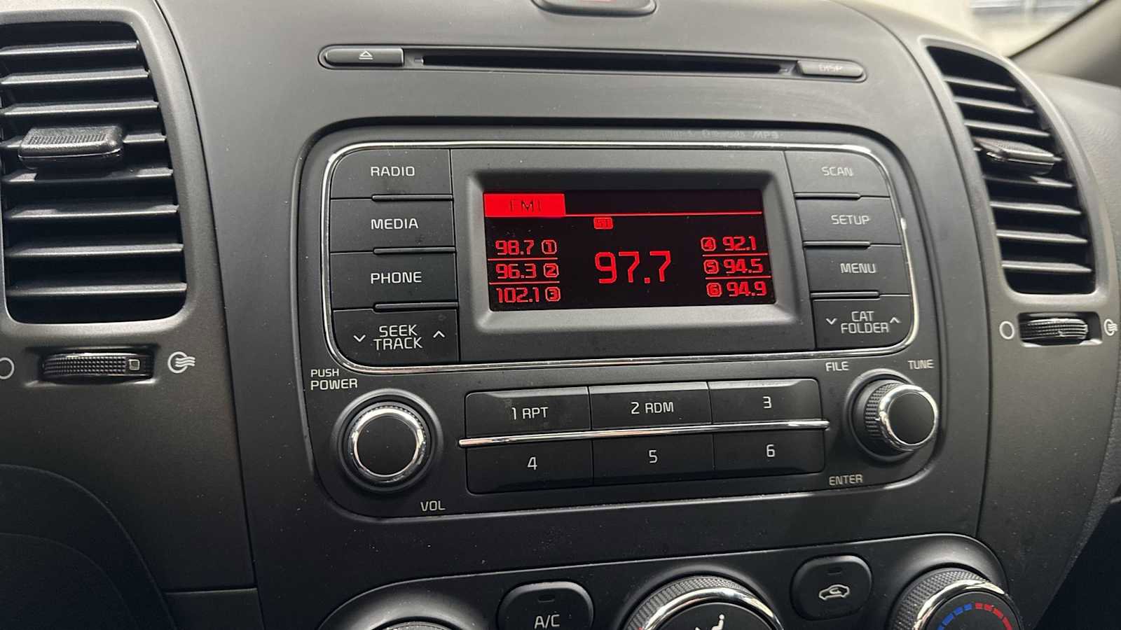 Used 2016 Kia Forte LX image 18