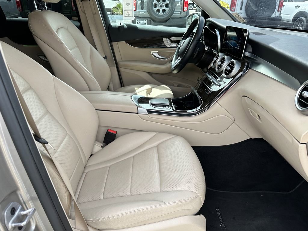 Used 2022 Mercedes-Benz GLC 300 image 17