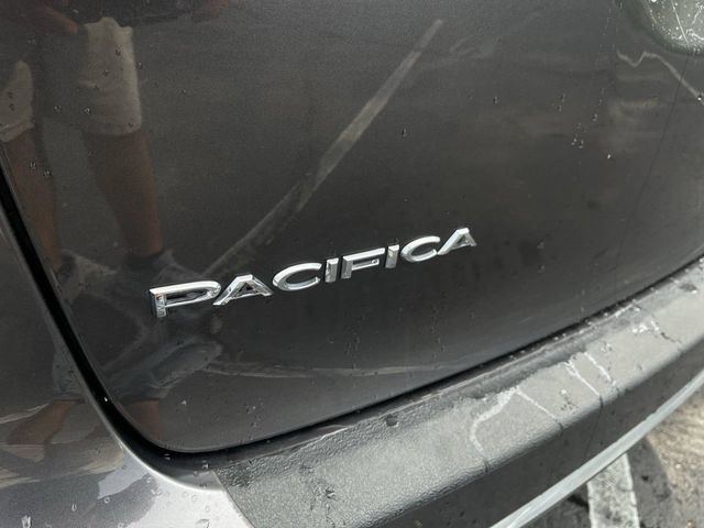 Used 2022 Chrysler Pacifica Touring-L FWD image 30