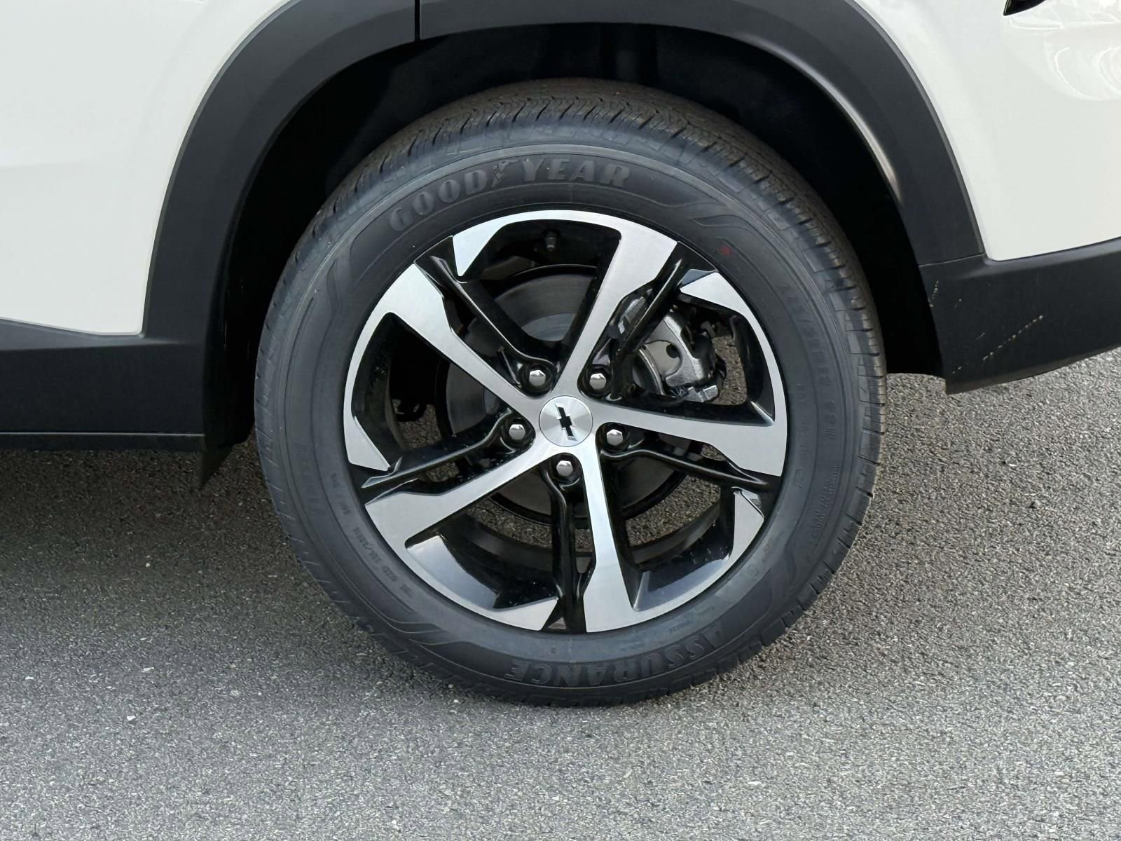 New 2026 Chevrolet Trax RS w/ Sunroof Package FWD image 7