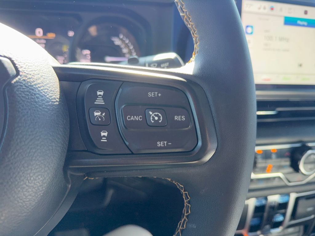 Used 2024 Jeep Wrangler Unlimited image 11